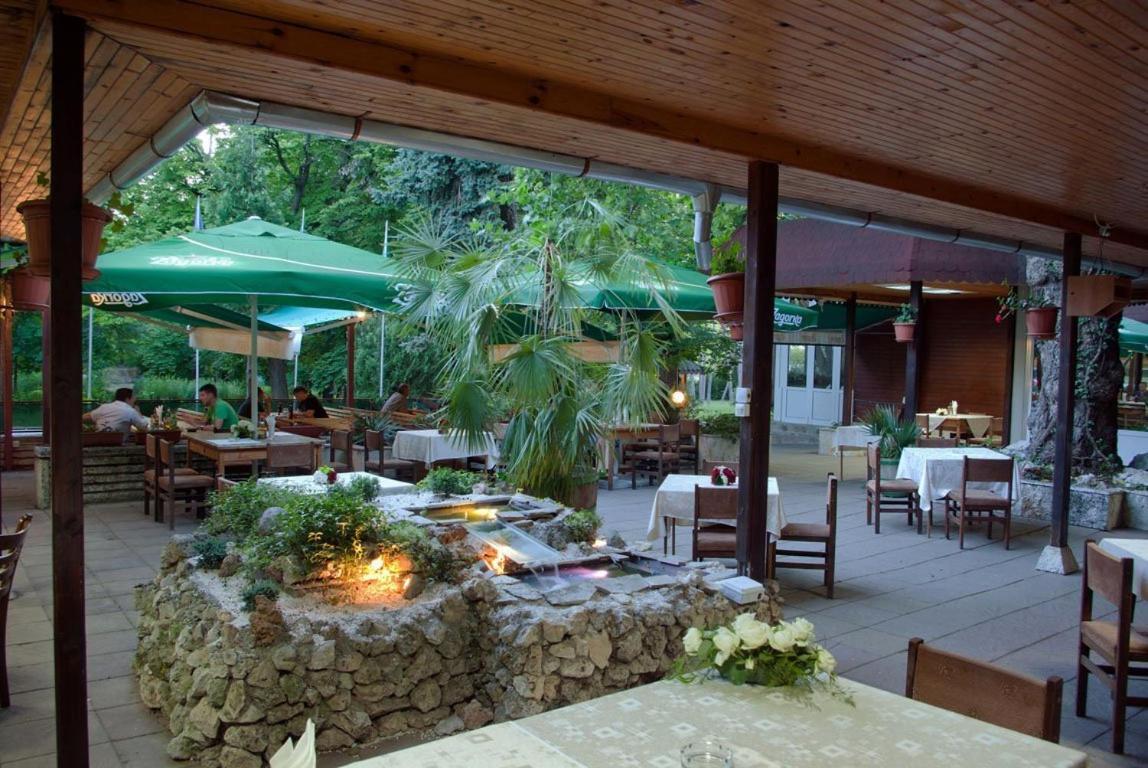 Razgrad Hotel Les מראה חיצוני תמונה