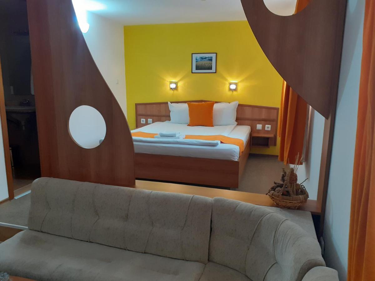 Razgrad Hotel Les מראה חיצוני תמונה