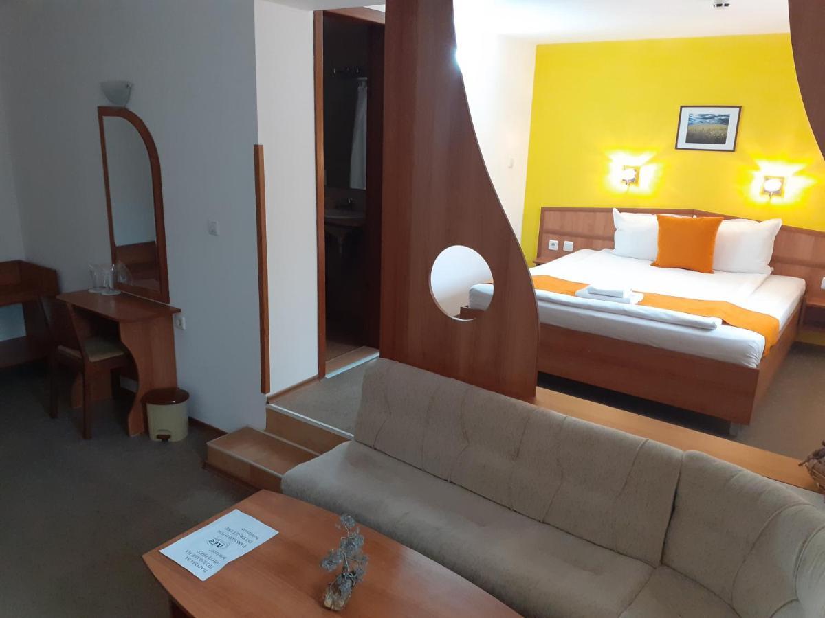 Razgrad Hotel Les מראה חיצוני תמונה