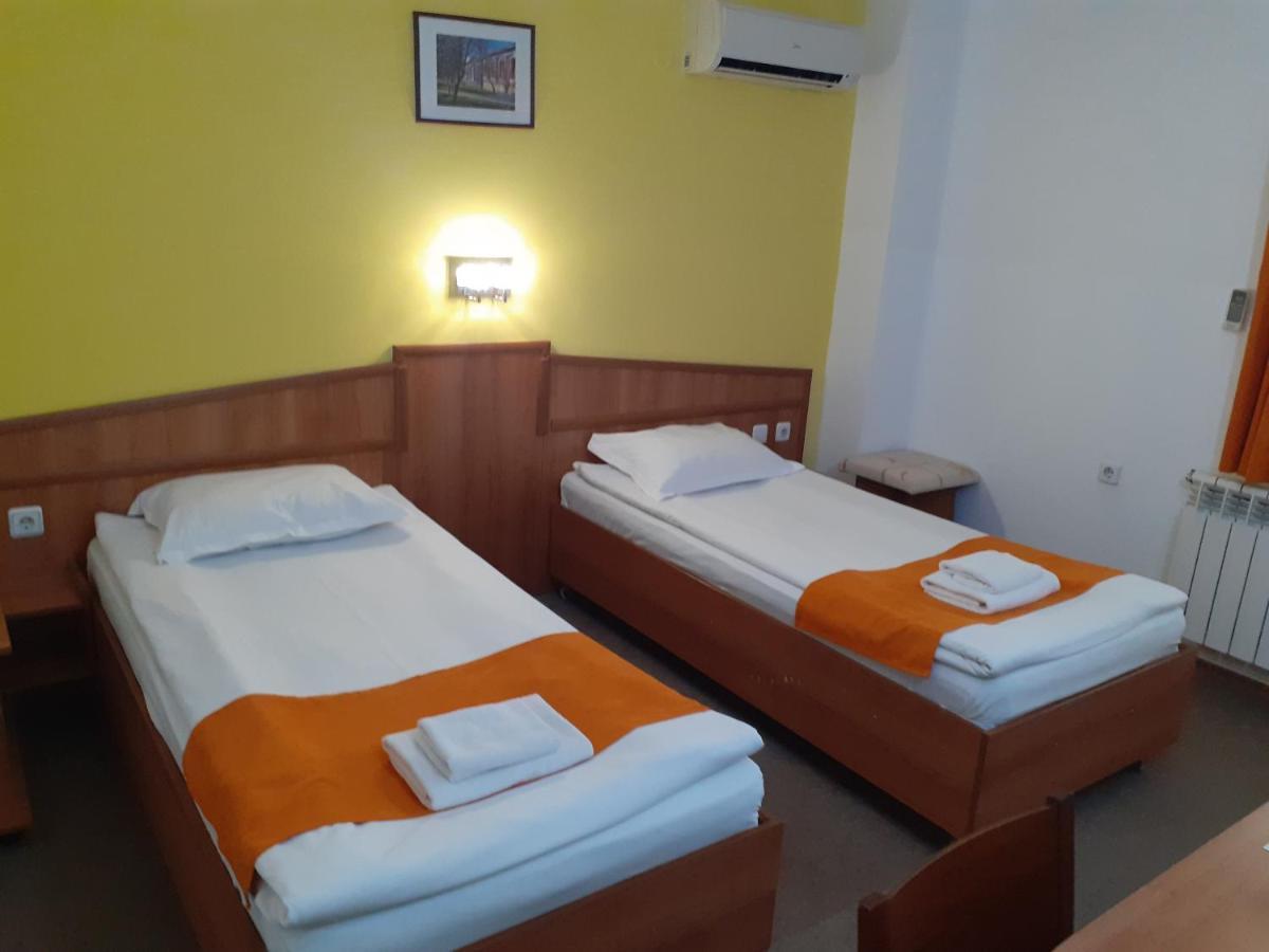 Razgrad Hotel Les מראה חיצוני תמונה