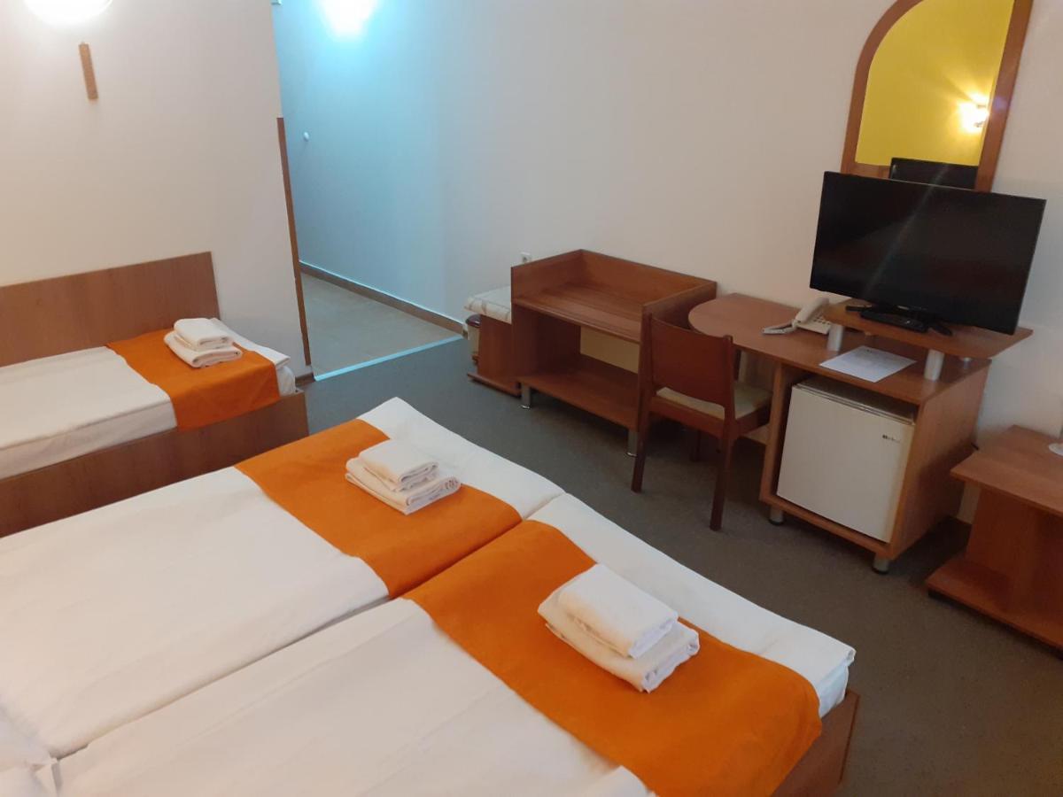 Razgrad Hotel Les מראה חיצוני תמונה