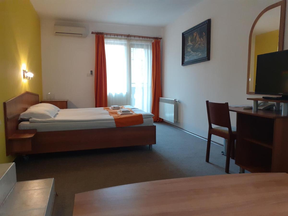 Razgrad Hotel Les מראה חיצוני תמונה